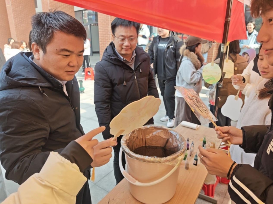 “相聚·非遗——聆听古韵,解码时光深处的文化记忆”，管院冬日手作体验温暖收官！