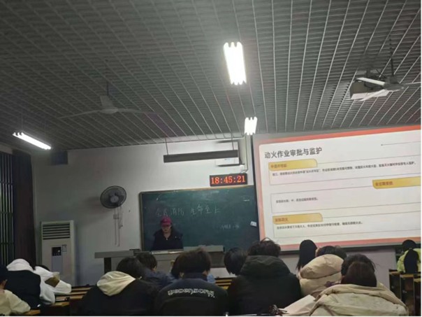 “全民消防守底线 生命至上筑安全”——24级财本2班开展消防安全主题团日活动