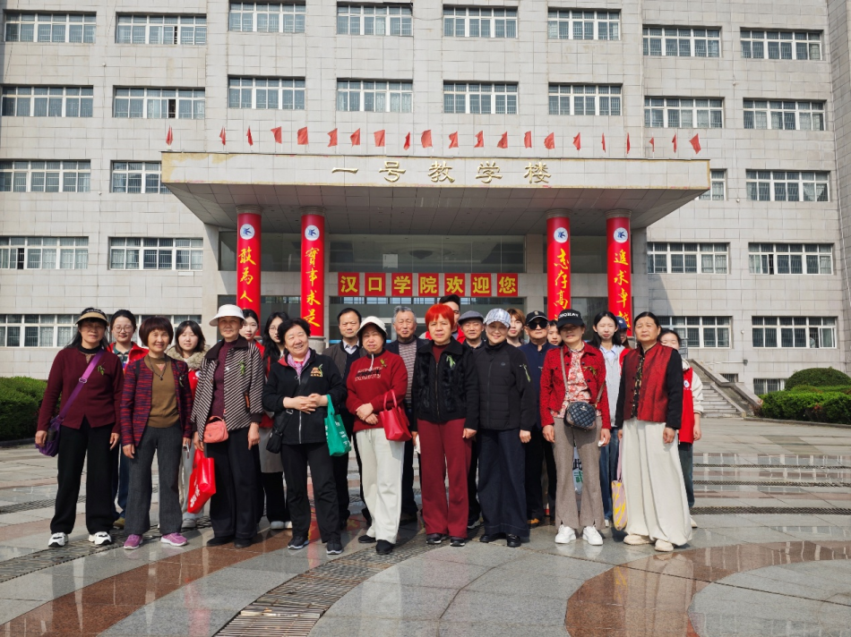 yl23411永利集团六初婳志愿服务队携手三潭社区：银发赴春约，家书寄清明